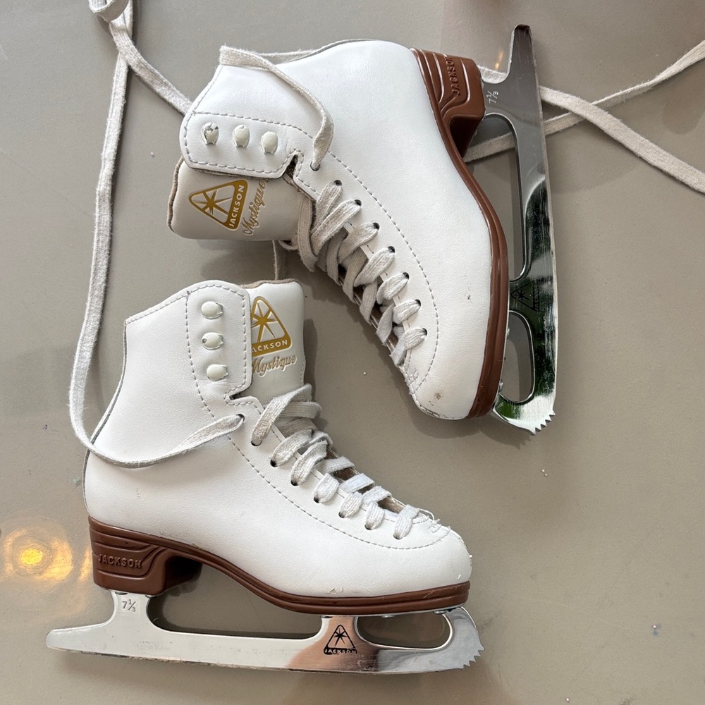 JACKSON kids White Ice Skates size 12C (fits kids shoe9-10)